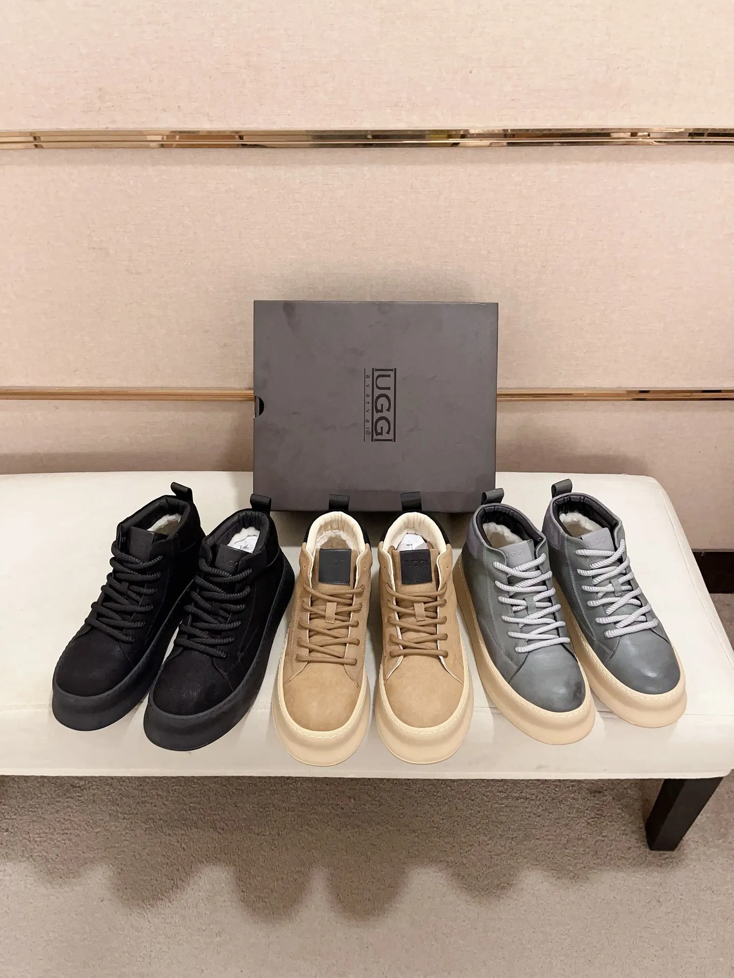 Factory price: 740💰North American men's shoes Ugg ☃️In the special sale of new high-quality men's shoes snow boots in autumn and winter, the nemesis of extreme cold weather! Made of cowhide leather, merino wool lining, and original outsole, whether driving, outdoor or daily wear, there is always one that suits you! Code number 39-44